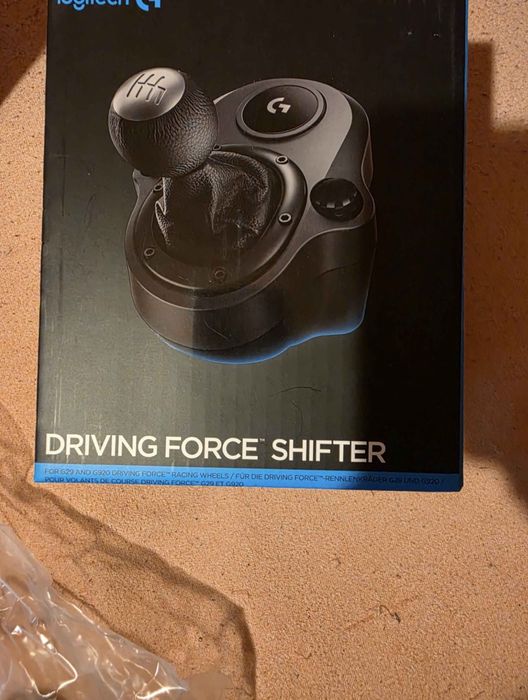 Volan gaming Logitech G923 și schimbător