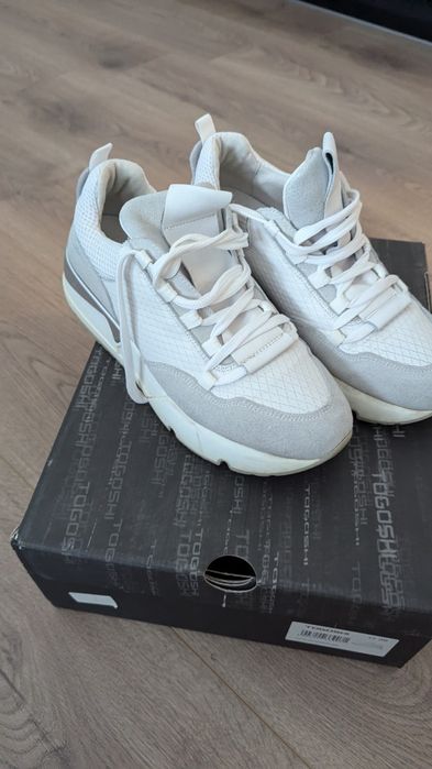 Дамски сникърси TOGOSHI /бели/