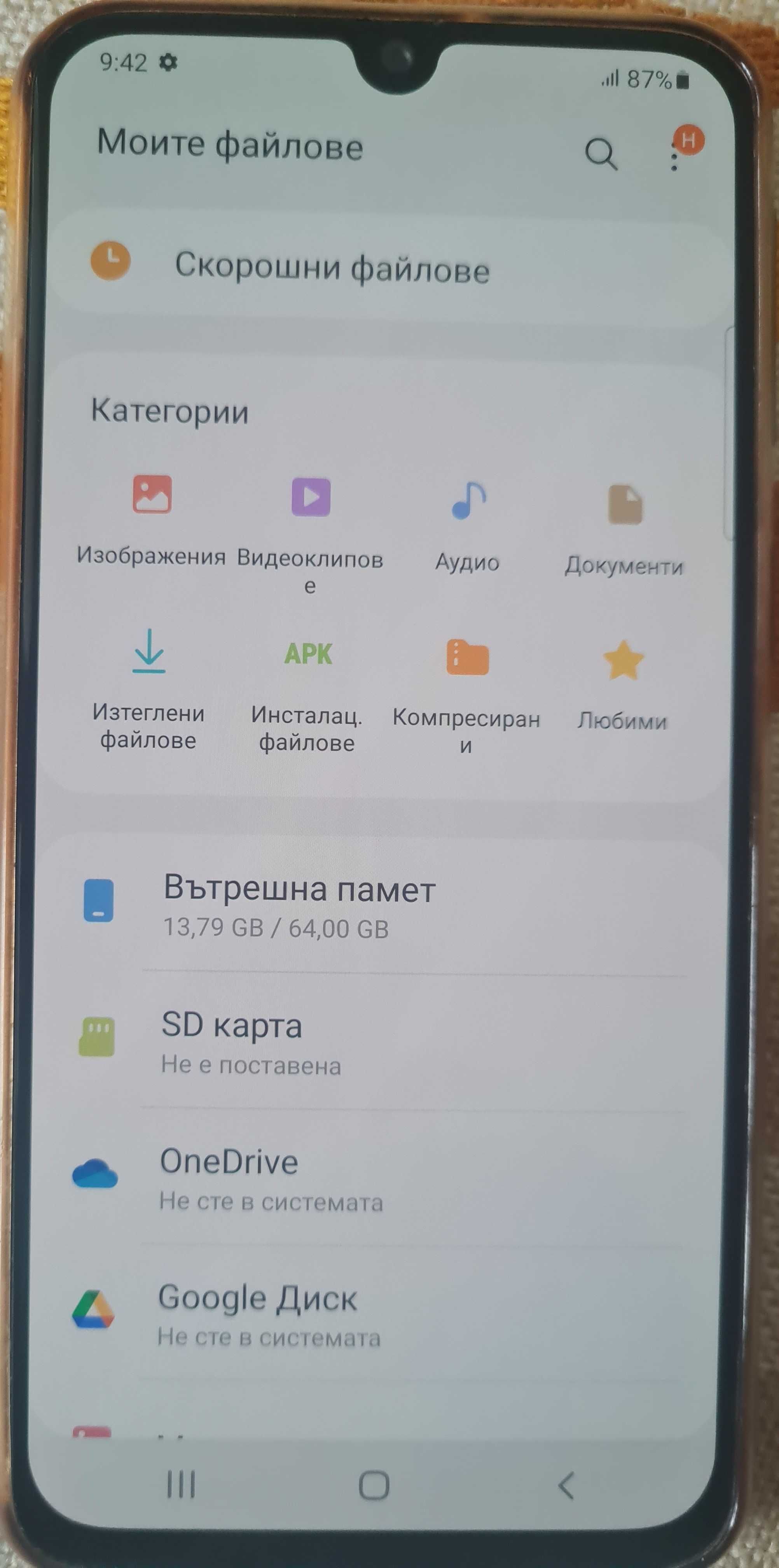 Продавам отличен смартфон Samsung Galaxy A40