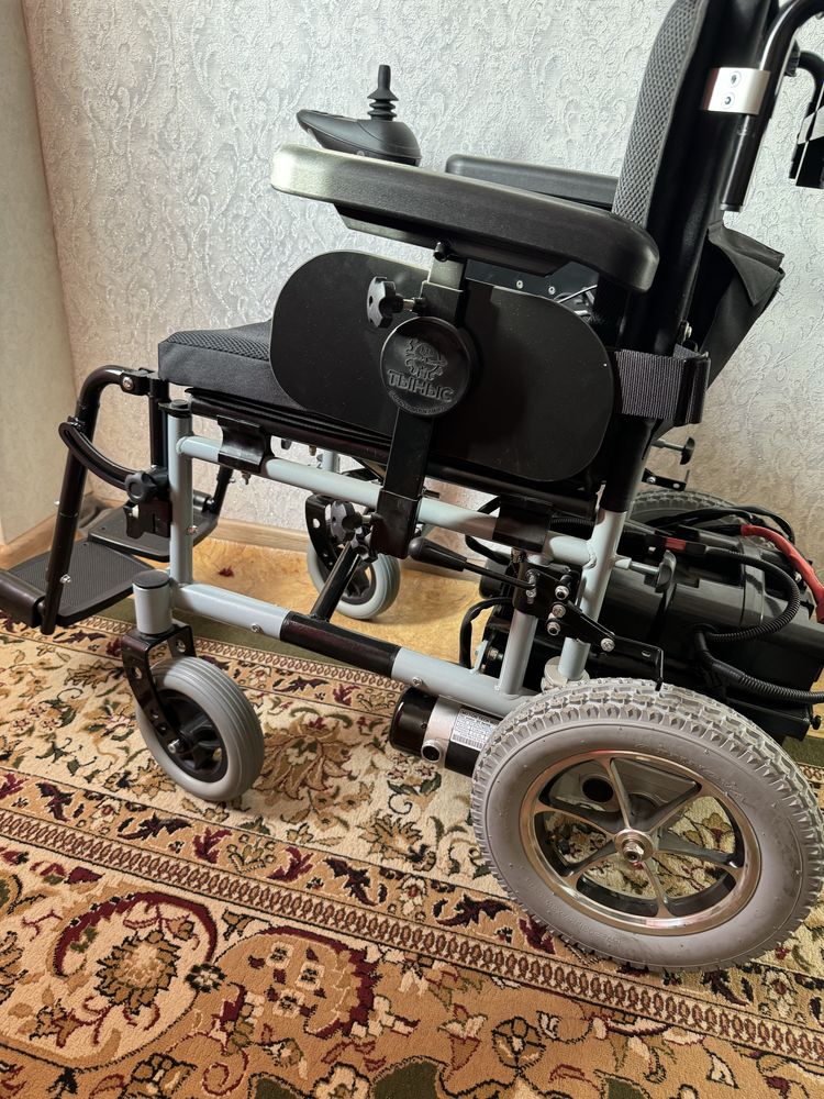 Инвалидная электорнный коляска