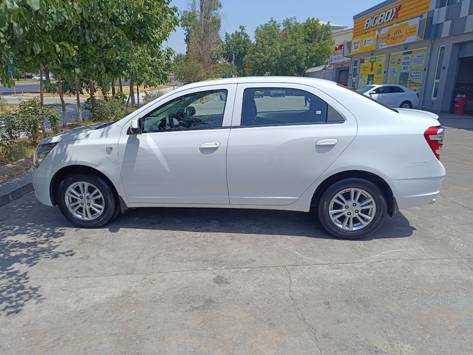 Автомобиль белый кобальт 4 позиция 12.2020