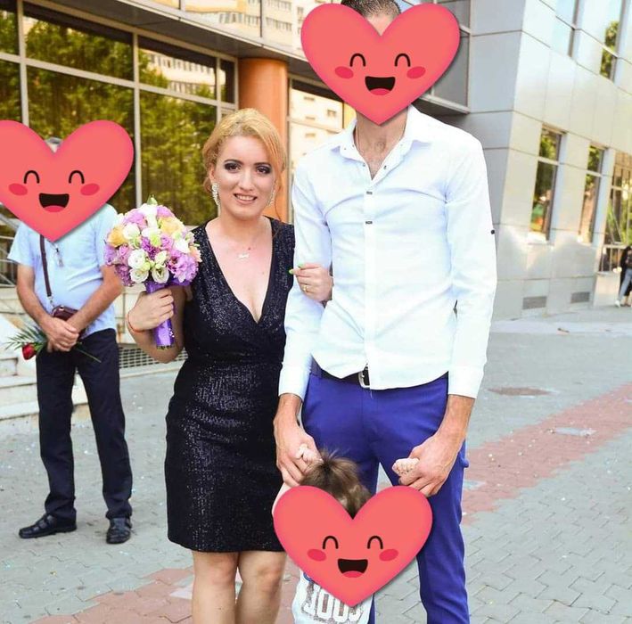 Vând rochițe elegante