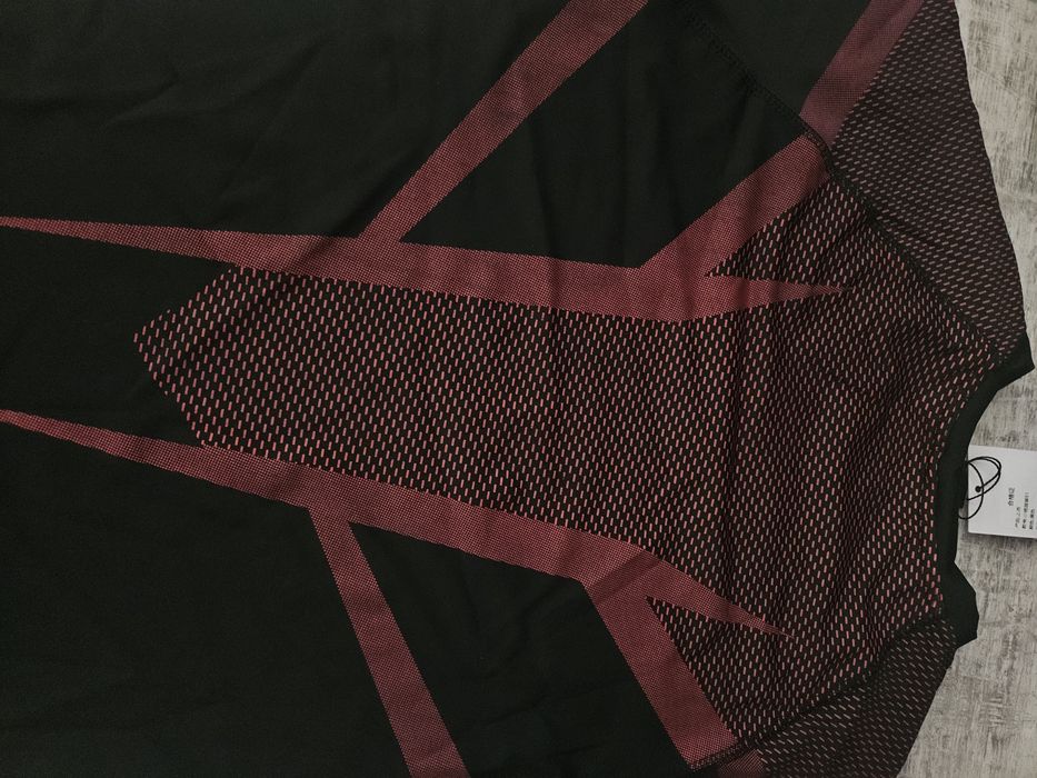 Gymshark Onyx V5 compression shirt