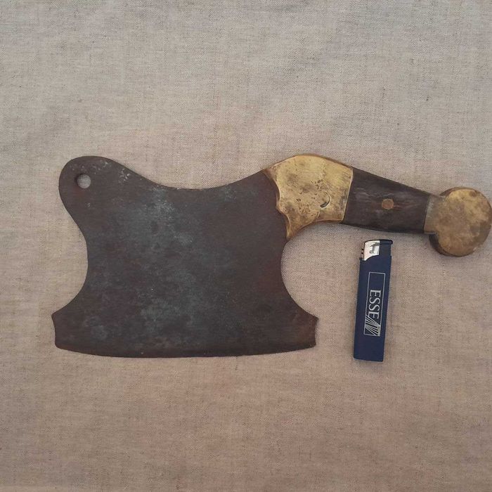 Национальный топор с латунной рукояткой. Антиквар.