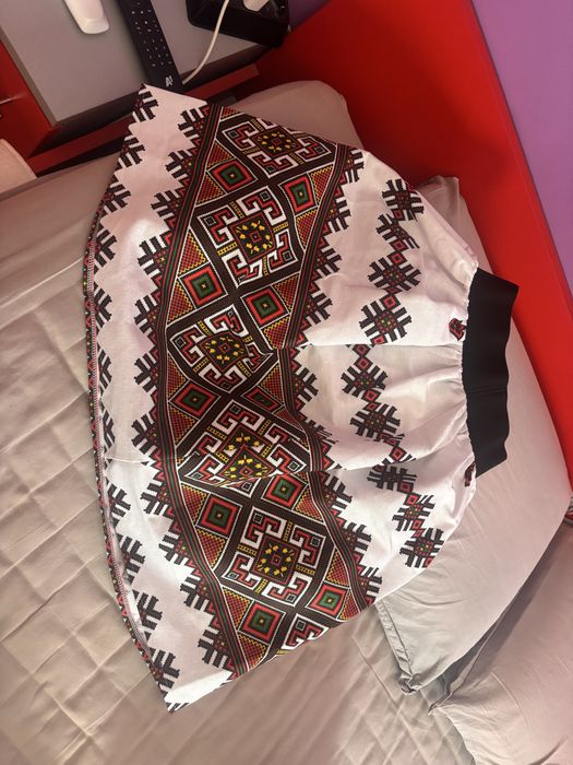 Пола със народни мотиви