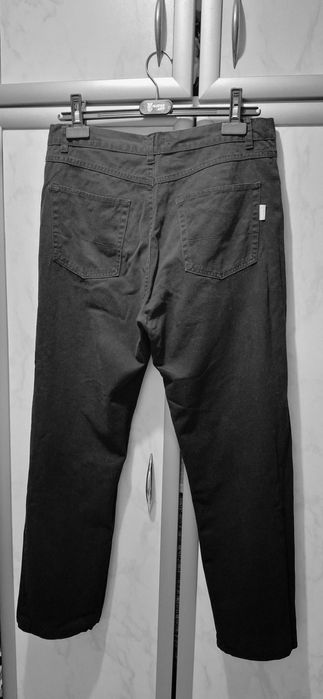 Мъжки черен спортно-елегантен панталон, прав модел, тип дънки