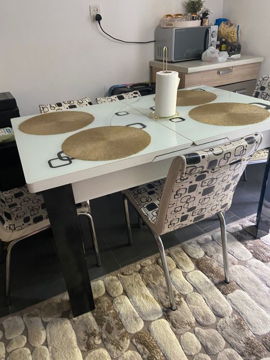Masă de  vânzare extensibila cu 6 scaune