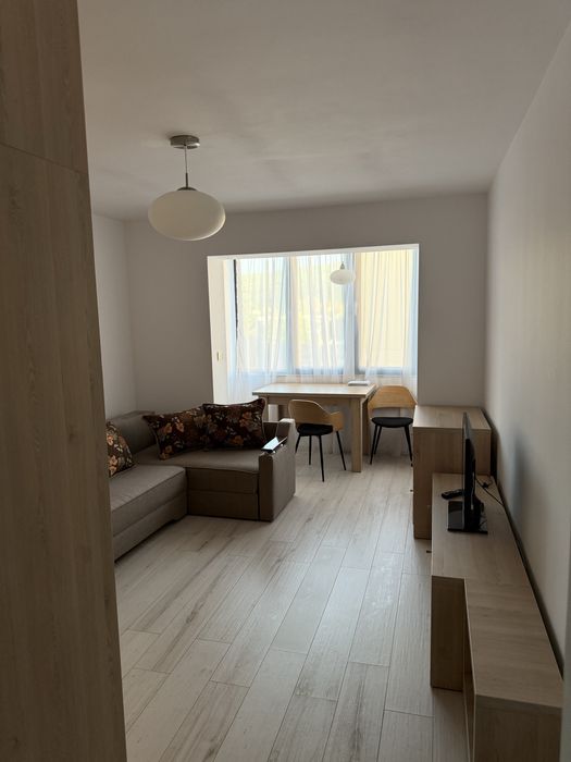 Garsoniera de închiriat - zona Liceul Sportiv