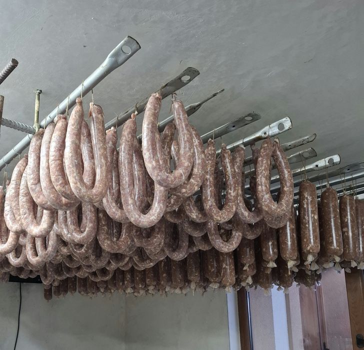 Домашни мезета старец,луканка..и т.н.