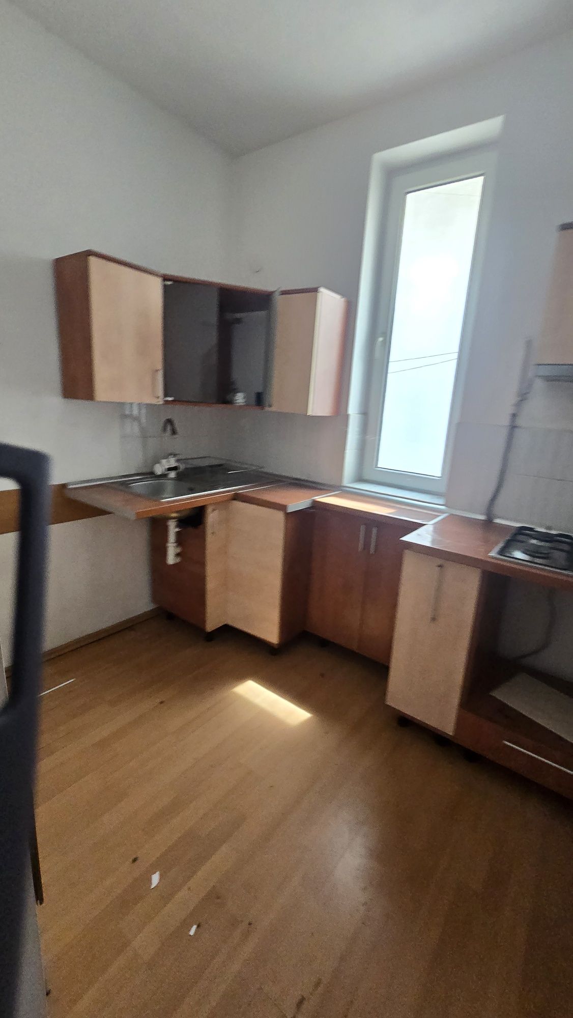 Vand apartament 2 camere(la casa),Lugoj, centru