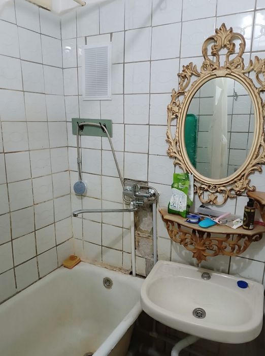 Юнусабад 4, 1/3/4 КиРпИч Балкон 6 на 2 Средний Ремонт