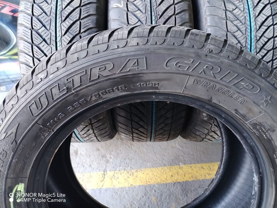 255 55 18 Goodyear ultra grip M+S
