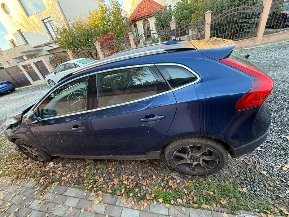 Volvo V40 4WD CROSS COUNTRY Ocean Race 190CP 2016