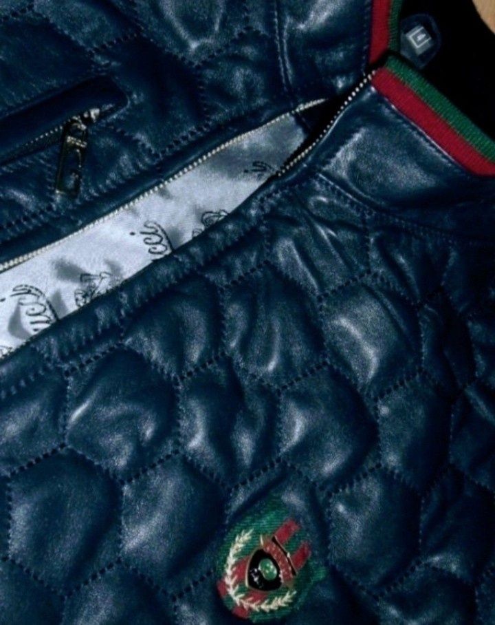 Geaca  Gucci piele naturala, logo metalic, saculet, eticheta