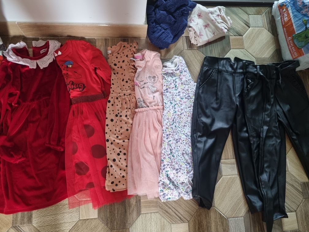Vând lot hăinuțe fete primăvară/toamnă 4-5 ani