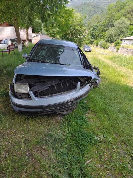 Vand autoturism Volkswagen Passat 2000 avariat