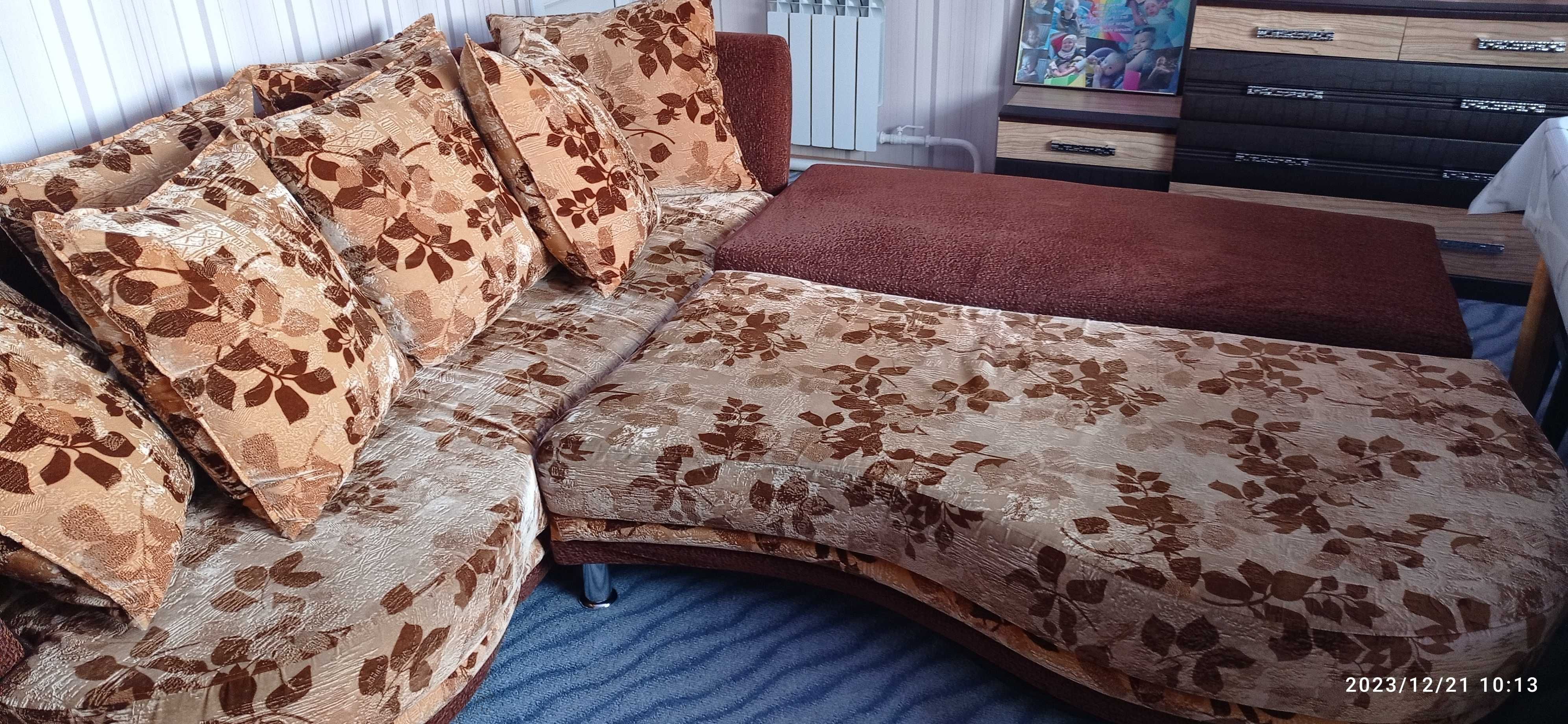 Угловой диван без подушек