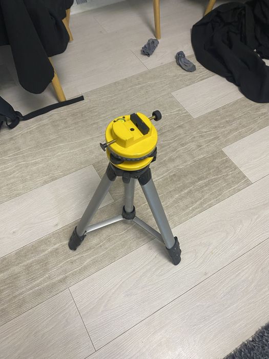 Trepied de Nivela German ca nou Metalic