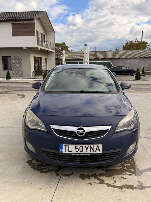 Opel Astra J 2011