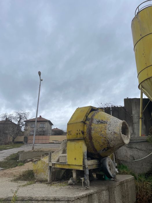 Бетонобъркачка с кош