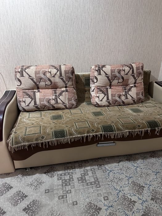 Продам диван в хорошем состояний.