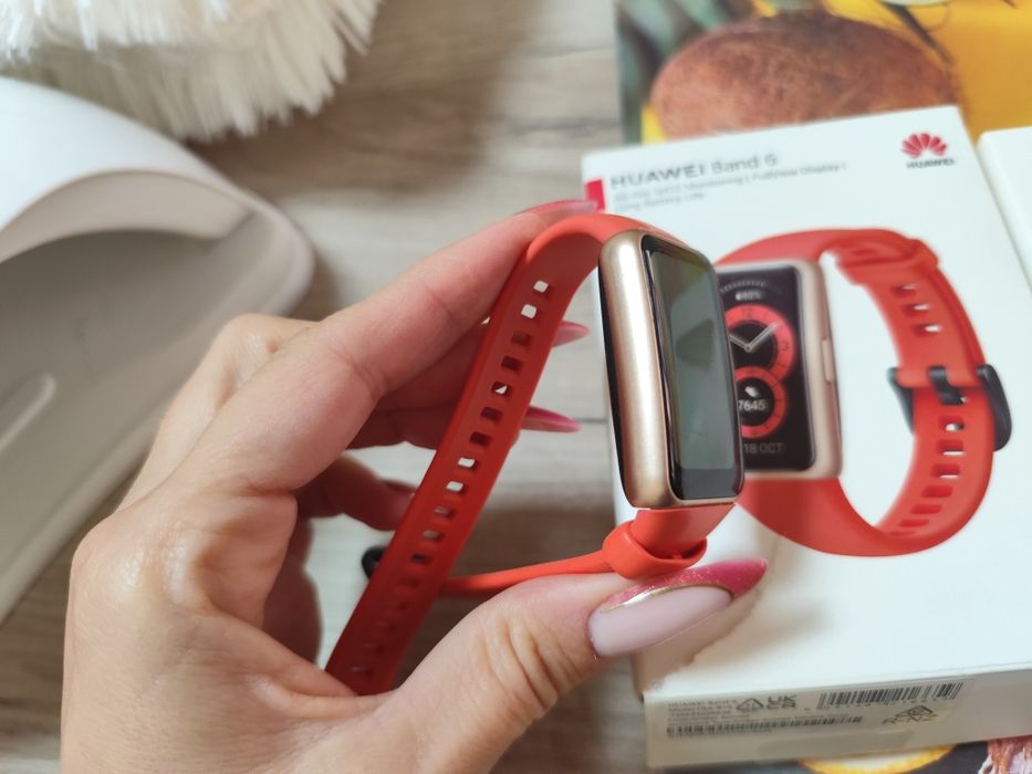 Huawei band 6 смарт часовник