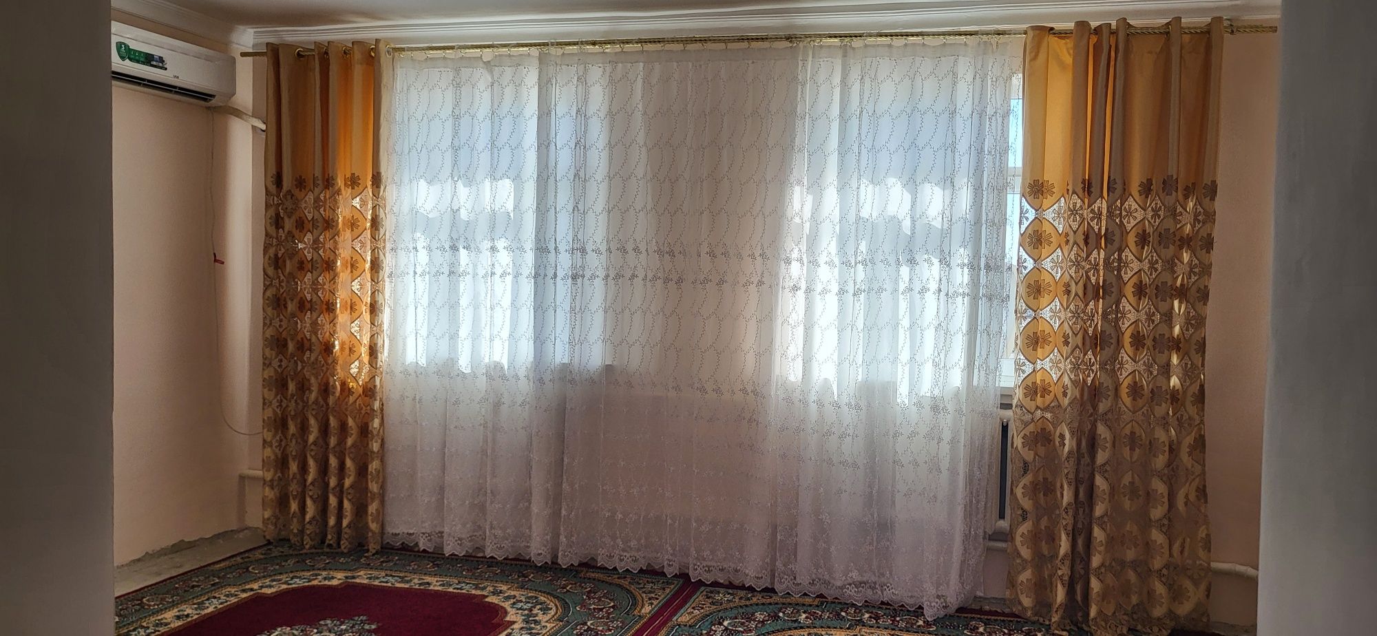108 поворотда квартира бар. Без хозайын. 4-этаж 4 хана.