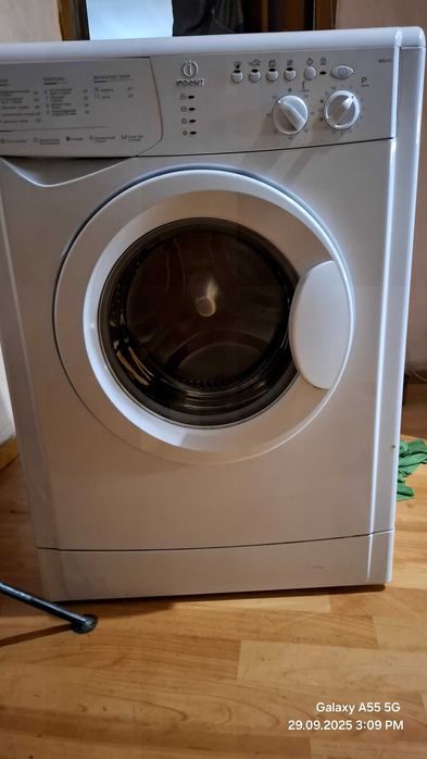 Продам б/у Indesit стиральную машину-автомат в отличном состоянии