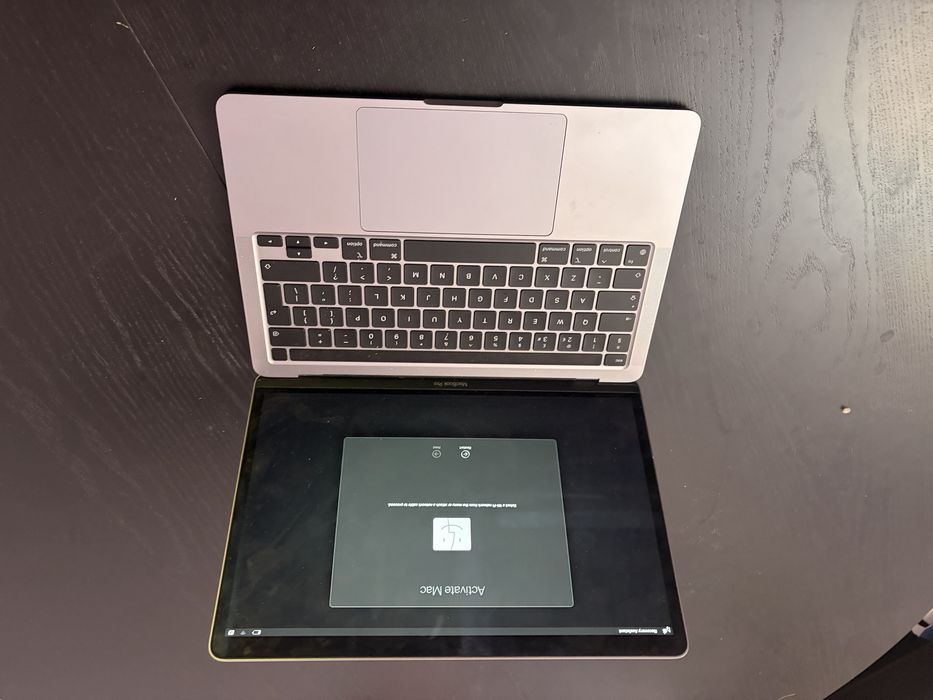 Macbook pro M2 ,2022 ,13” , 16Gb ram , 256 Gb