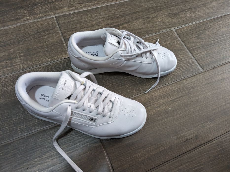 Adidași Reebok din piele naturala