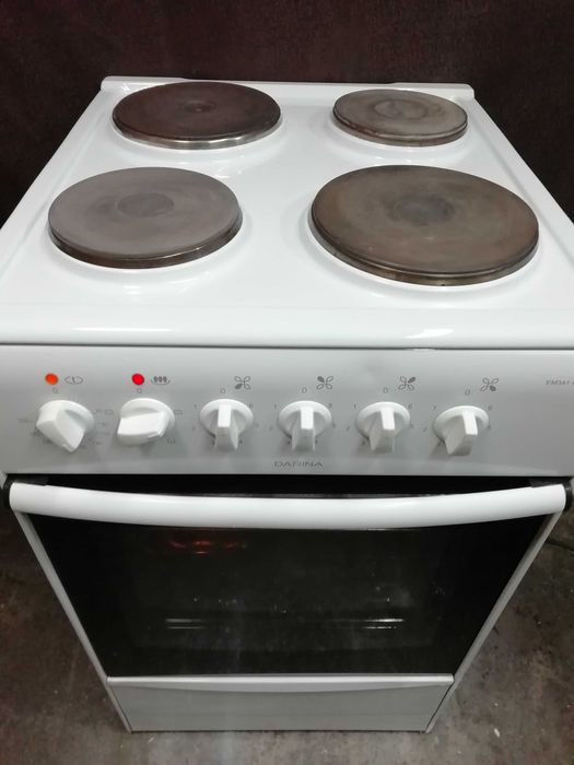 Продам отличную Эл плиту.