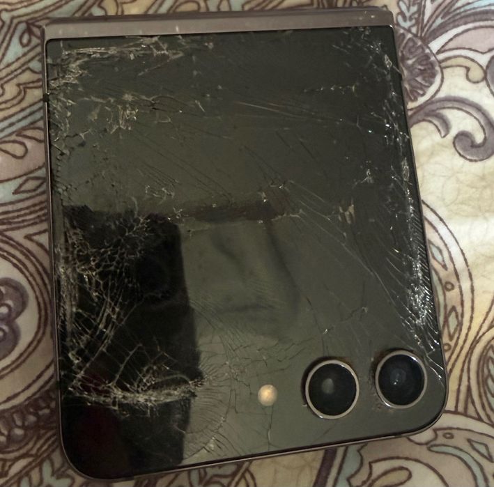 Samsung z flip 5 за части