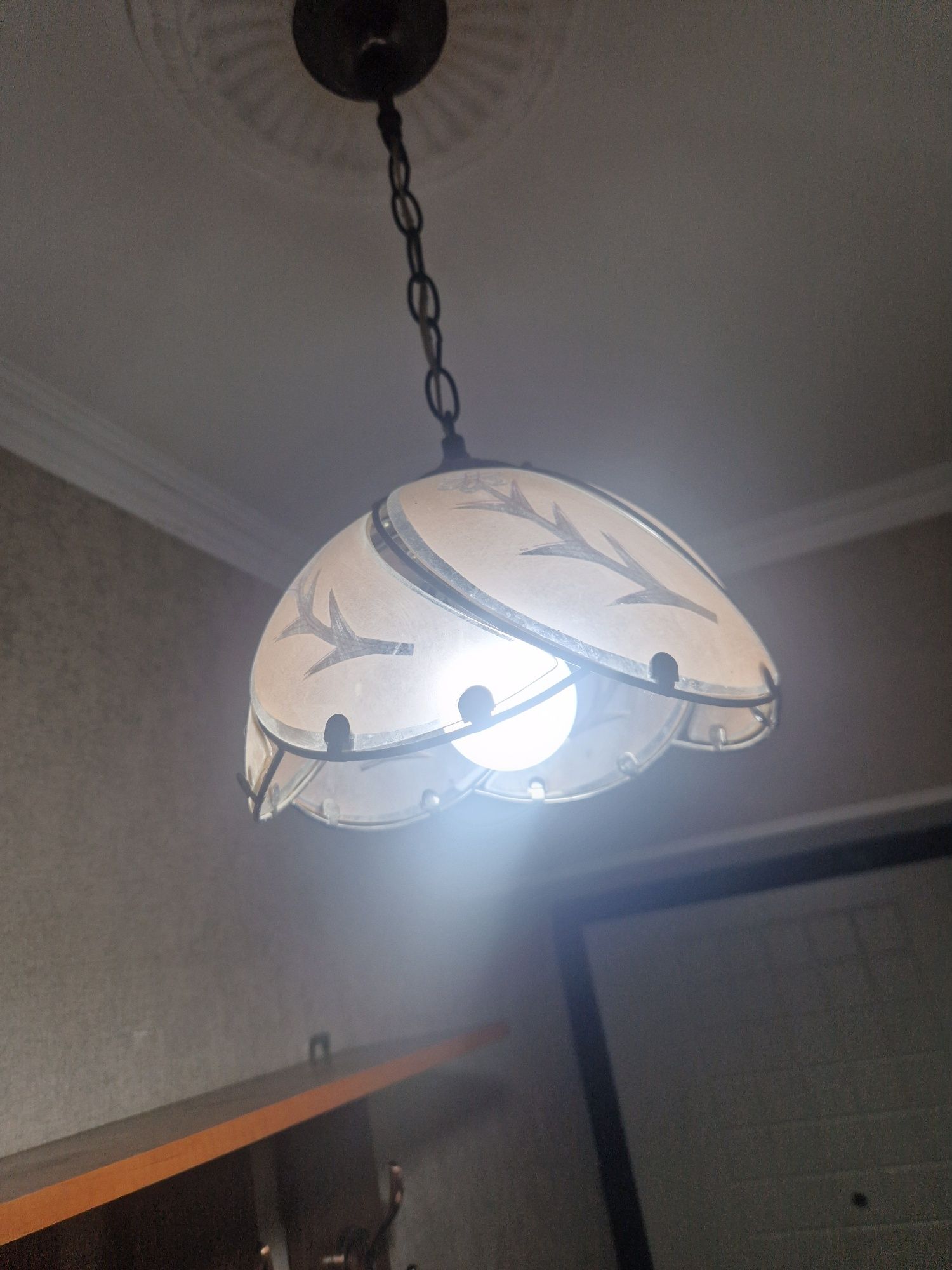 Продам люстры бу