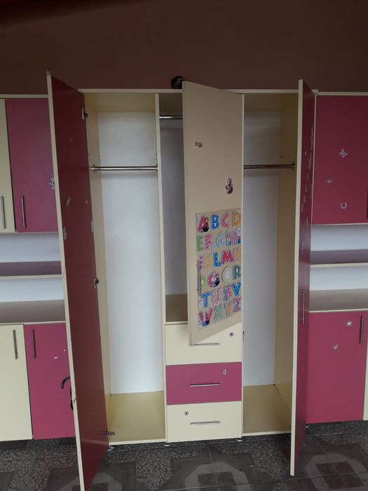 Vând dulap dormitor în stare buna