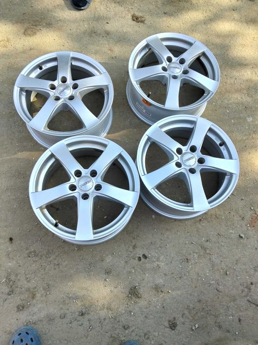 vând sau schimb cu boxe un set de jante