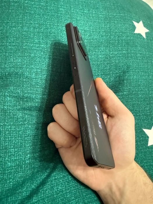 ASUS ROG Phone 8 Pro • 16GB RAM • 512GB • Aspect 10/10