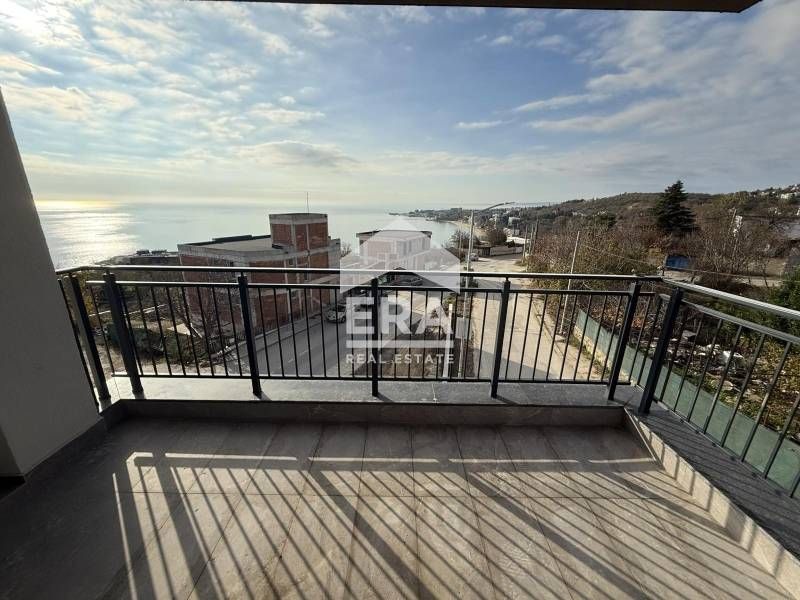 Тристаен, преустроен в двустаен апартамент за продажба, с нескриваема