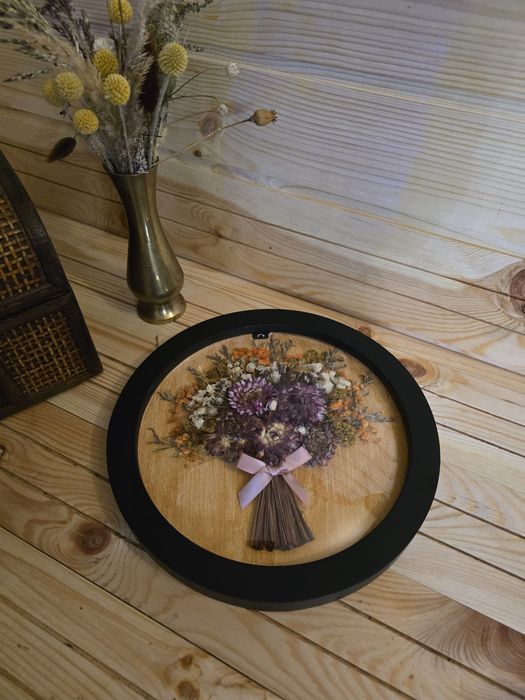 Tablou rotund cu flori fonservate