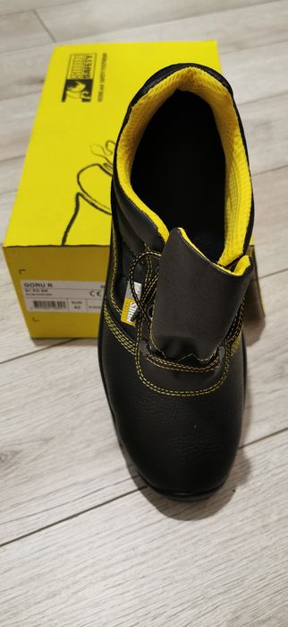 Pantofi cu bombeu metalic