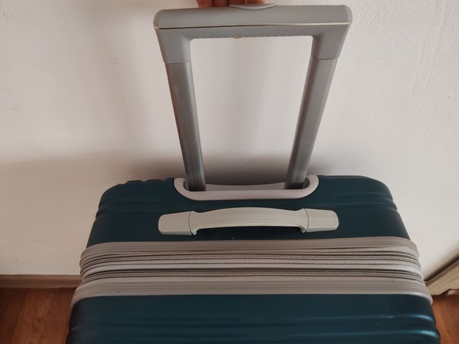 Чемодан в отличном состоянии