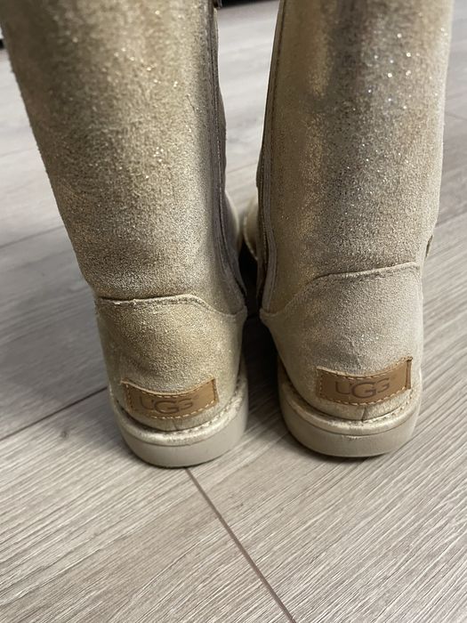 Vand Ugg37, culoare auriu