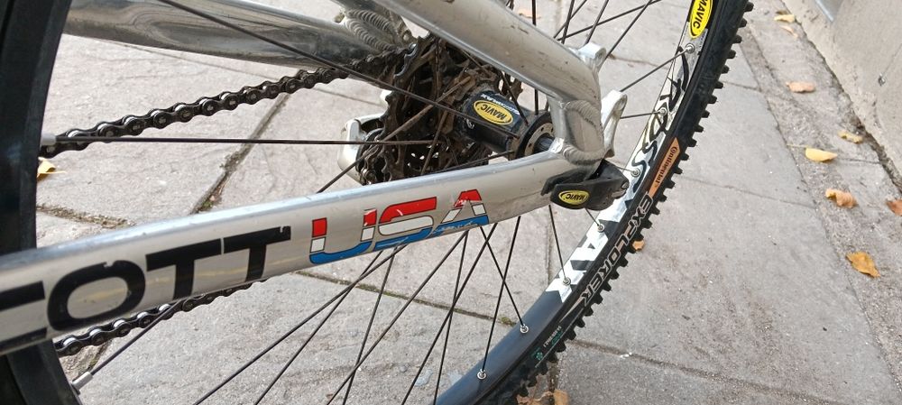 Продавам алуминиев велосипед Scott 26 цола,47см рамка