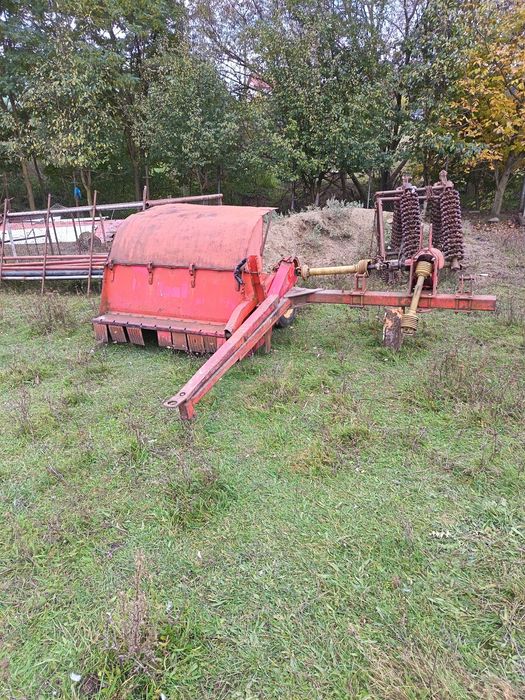 Tocatore și remorca basculabila