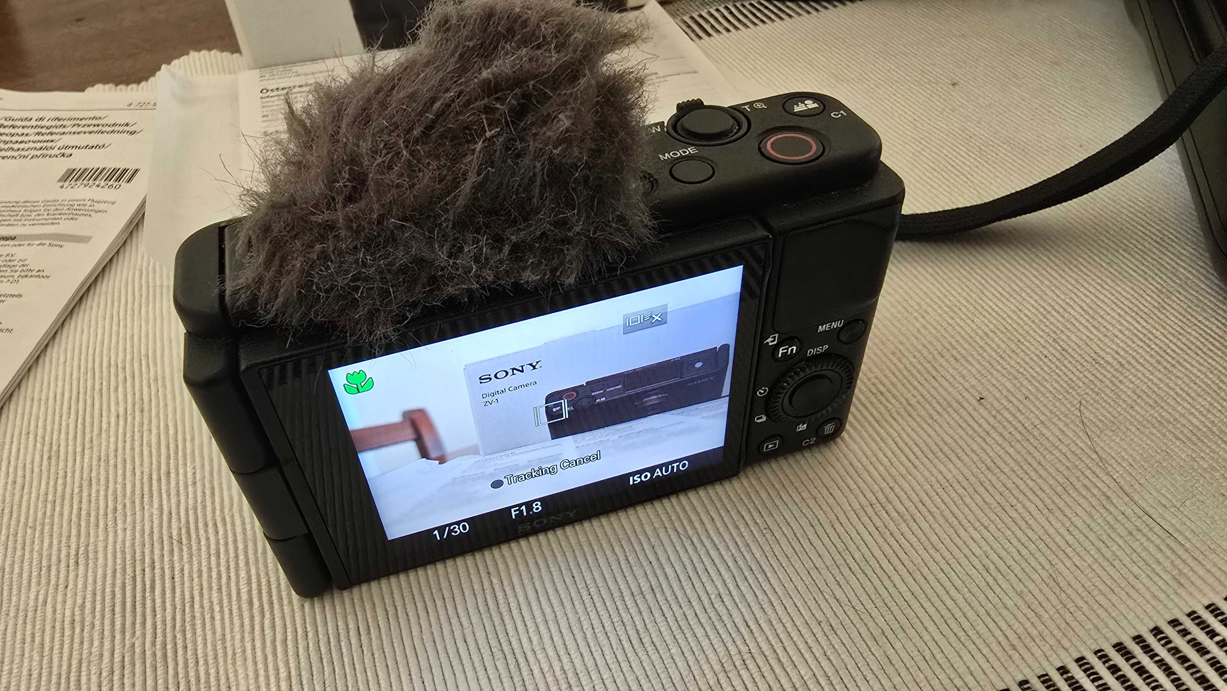 Камера Sony ZV-1 с аксесоари, обектив, чантичка 2х SD карти