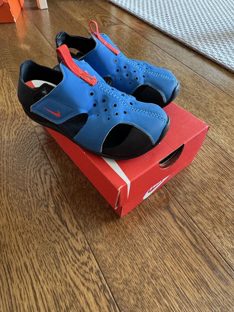 Сандали Nike