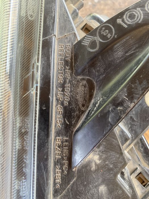 Десен фар за форд фокус