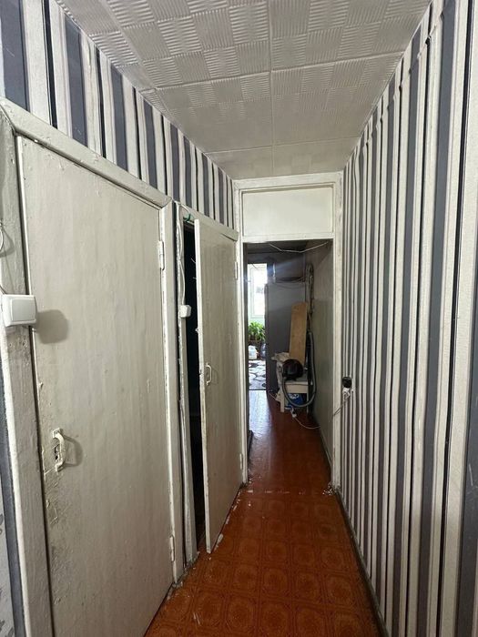 Продам чиланзар 23.  Двух комнатная.  Балкон 2*6