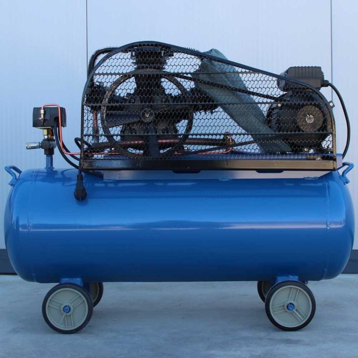 Компресор за въздух с обем на съда 100L-реални 12.5bar с три глави