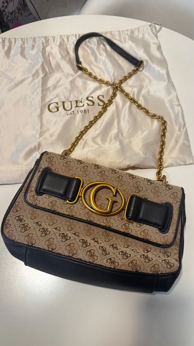 Дамска чанта GUESS