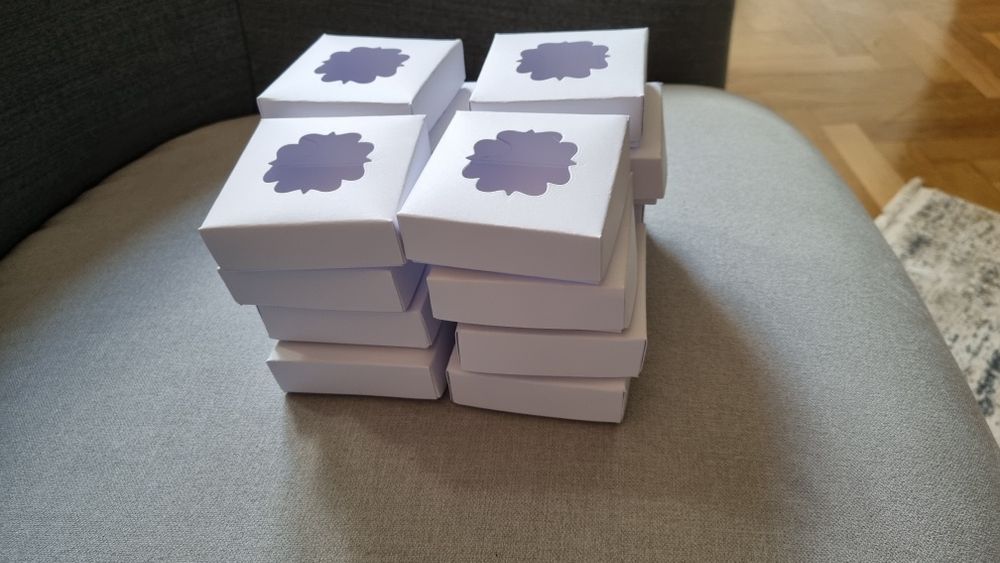 Cutii pătrate 7x7cm